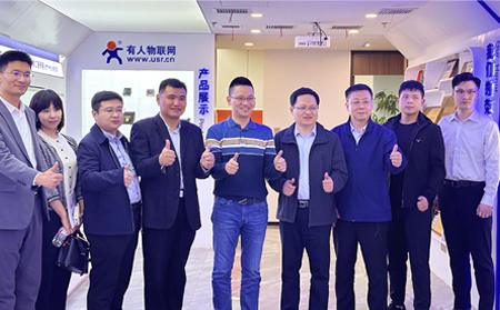 濟(jì)南市工商聯(lián)、濟(jì)南市新生代企業(yè)家聯(lián)誼會及滕州市工商聯(lián)、滕州市新生代企業(yè)家聯(lián)誼會一行蒞臨有人物聯(lián)網(wǎng)參訪